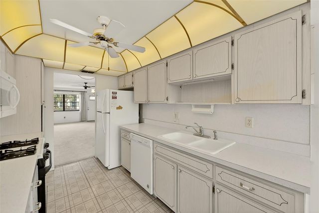 7951 58TH AVENUE N 208, St Petersburg, FL 33709