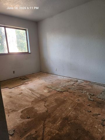 14175 Rollins Park Dr, Grass Valley, CA 95945