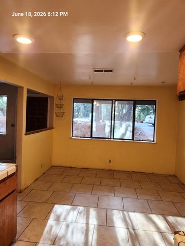 14175 Rollins Park Dr, Grass Valley, CA 95945