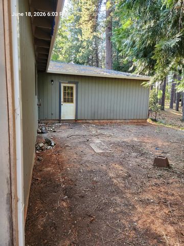 14175 Rollins Park Dr, Grass Valley, CA 95945