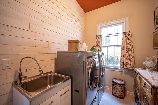 415 Wembley Circle, Atlanta, GA 30328
