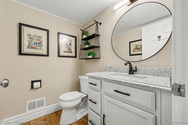 2824 Lunar Court, Lake Orion, MI 48360