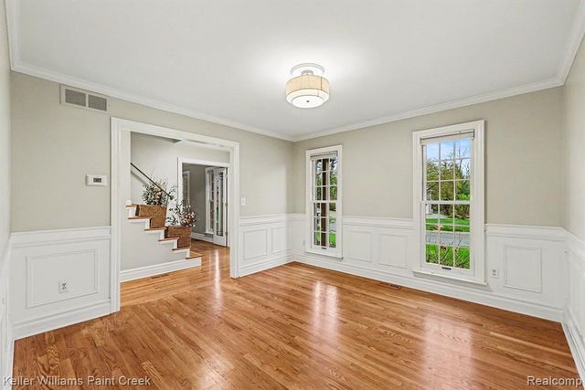2824 Lunar Court, Lake Orion, MI 48360