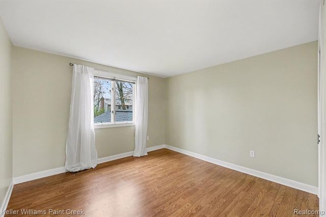 2824 Lunar Court, Lake Orion, MI 48360