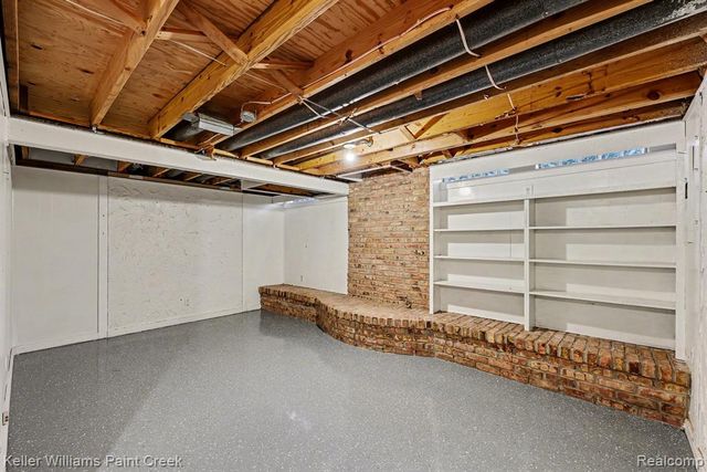 2824 Lunar Court, Lake Orion, MI 48360