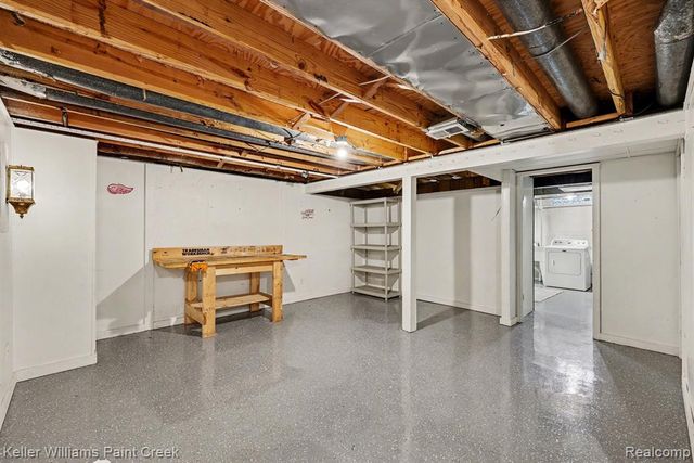 2824 Lunar Court, Lake Orion, MI 48360
