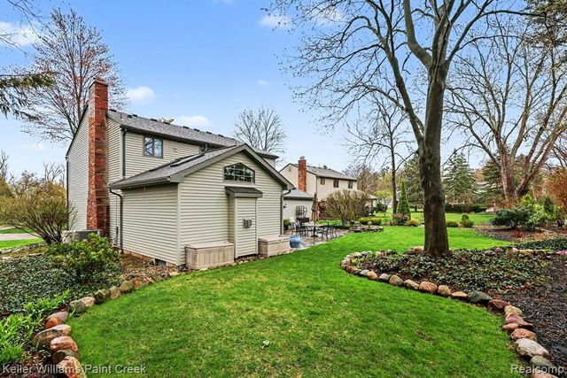 2824 Lunar Court, Lake Orion, MI 48360