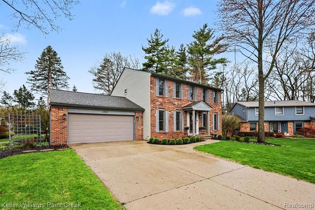 2824 Lunar Court, Lake Orion, MI 48360