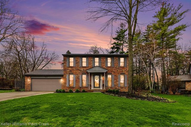 2824 Lunar Court, Lake Orion, MI 48360