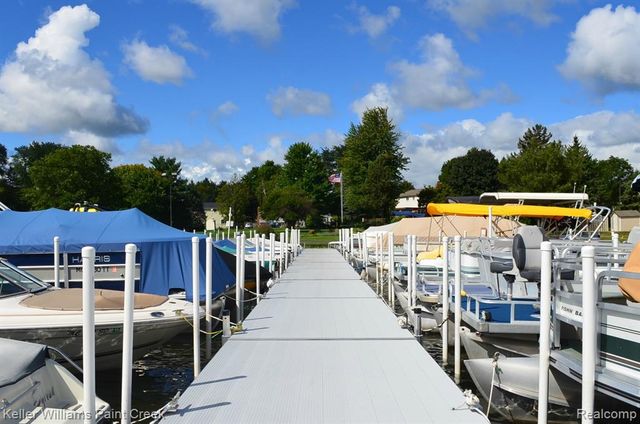 2824 Lunar Court, Lake Orion, MI 48360