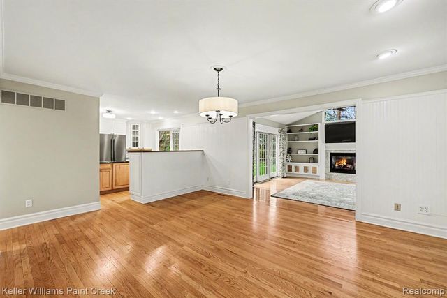 2824 Lunar Court, Lake Orion, MI 48360