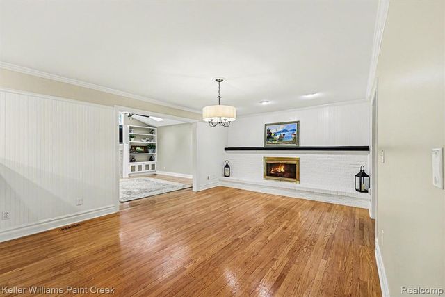 2824 Lunar Court, Lake Orion, MI 48360