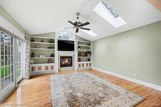 2824 Lunar Court, Lake Orion, MI 48360
