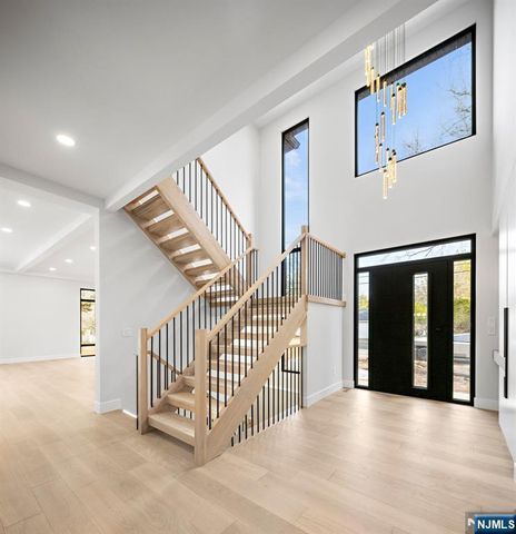 12 Meadow Court, Norwood, NJ 07648