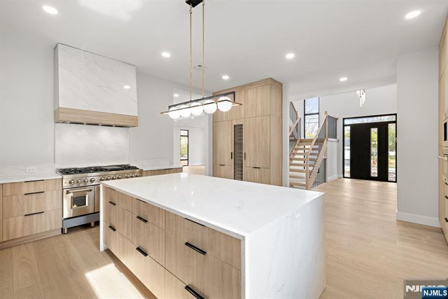 12 Meadow Court, Norwood, NJ 07648