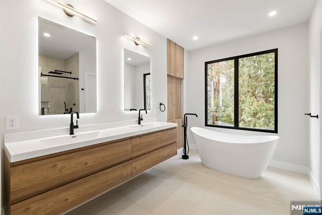 12 Meadow Court, Norwood, NJ 07648