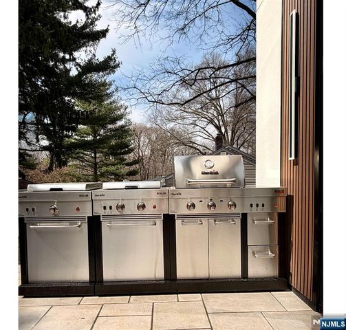 12 Meadow Court, Norwood, NJ 07648