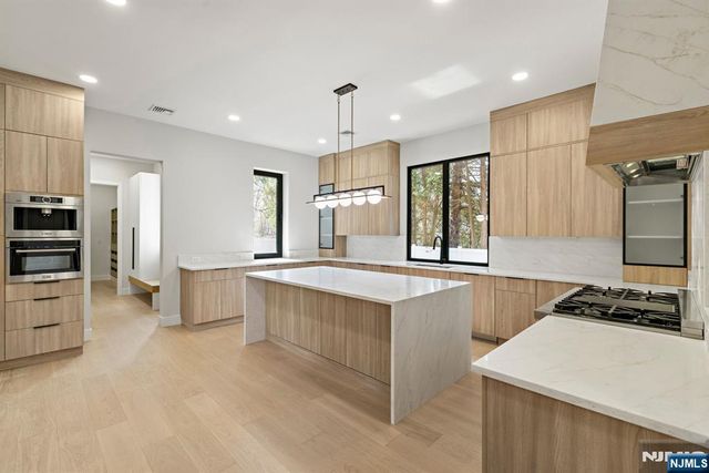 12 Meadow Court, Norwood, NJ 07648