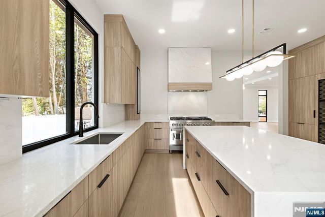 12 Meadow Court, Norwood, NJ 07648