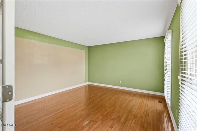 1857 Greenbriar Circle, Elizabethton, TN 37643