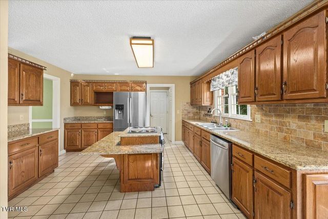 1857 Greenbriar Circle, Elizabethton, TN 37643