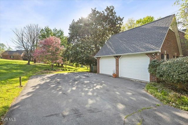 1857 Greenbriar Circle, Elizabethton, TN 37643