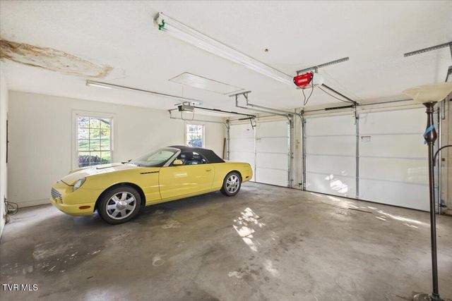 1857 Greenbriar Circle, Elizabethton, TN 37643