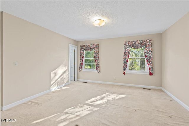 1857 Greenbriar Circle, Elizabethton, TN 37643