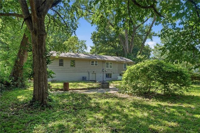 10420 Palmer Avenue, Kansas City, MO 64134