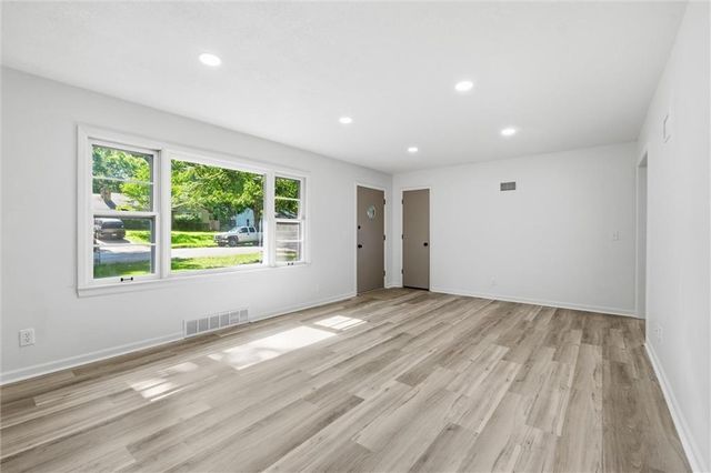 10420 Palmer Avenue, Kansas City, MO 64134