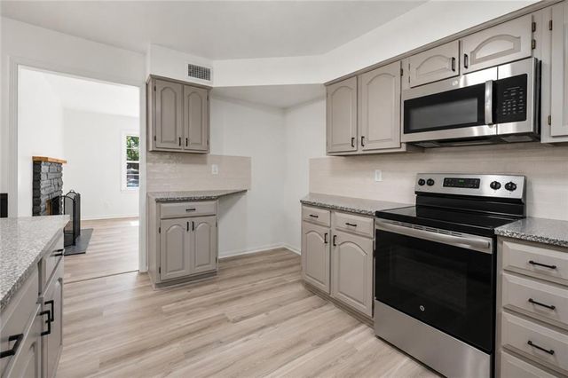 10420 Palmer Avenue, Kansas City, MO 64134