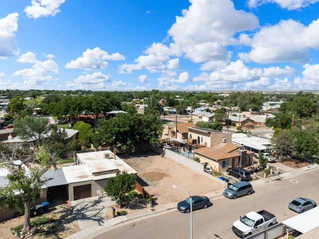 4208 Trinity Place NW, Albuquerque, NM 87107