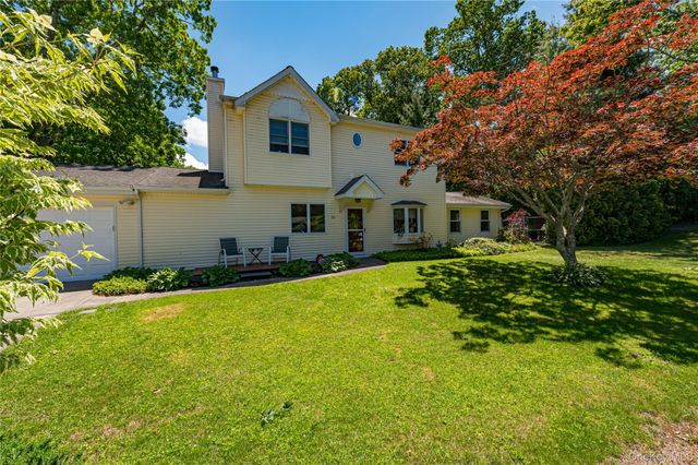 22 Vine Street, Centereach, NY 11720