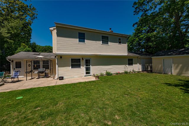 22 Vine Street, Centereach, NY 11720