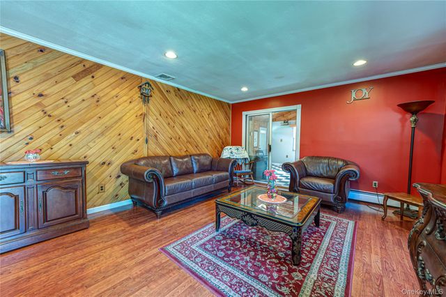 22 Vine Street, Centereach, NY 11720