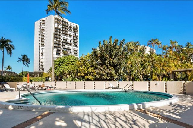 2425 Presidential Way 1101, West Palm Beach, FL 33401