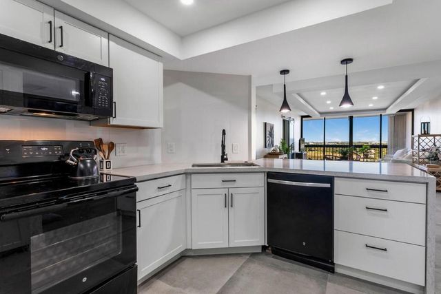 2425 Presidential Way 1101, West Palm Beach, FL 33401