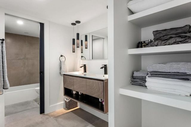 2425 Presidential Way 1101, West Palm Beach, FL 33401