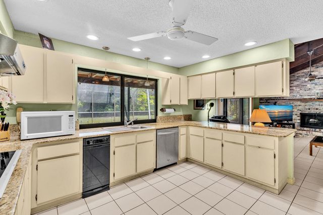 175 NW 84th Way, Coral Springs, FL 33071