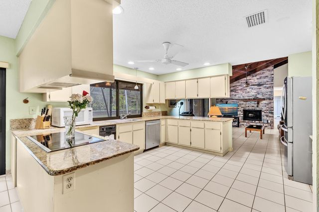 175 NW 84th Way, Coral Springs, FL 33071