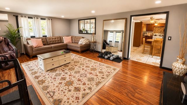 19 Portter Dr, Bellingham, MA 02019