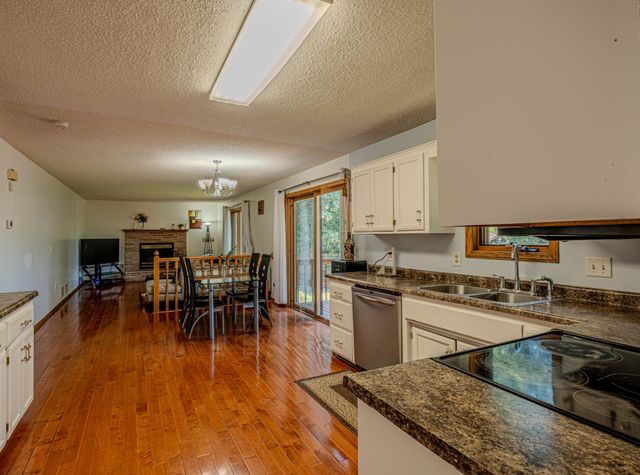 5440 Riverwood Lane, Savage, MN 55378