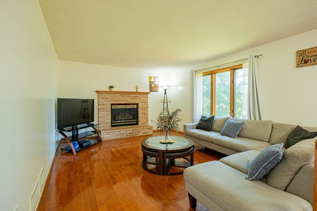 5440 Riverwood Lane, Savage, MN 55378