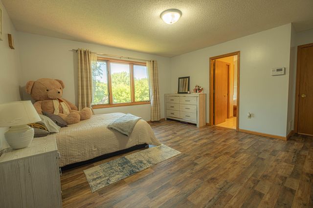 5440 Riverwood Lane, Savage, MN 55378