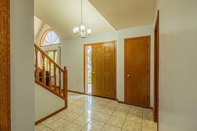 5440 Riverwood Lane, Savage, MN 55378