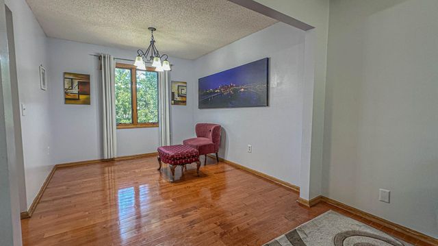 5440 Riverwood Lane, Savage, MN 55378