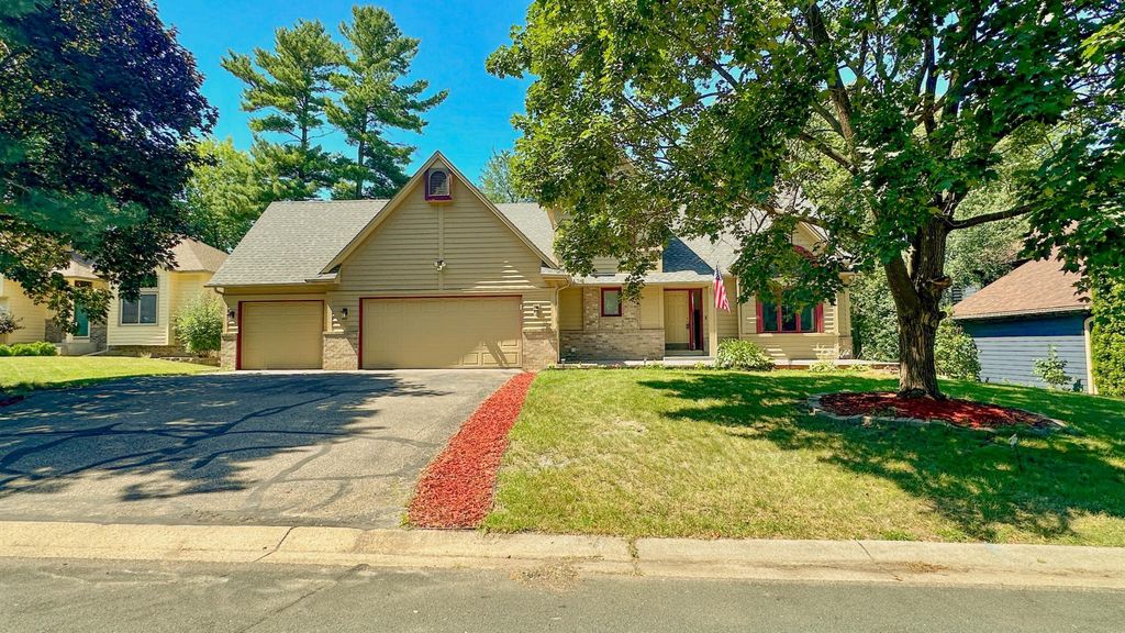 5440 Riverwood Lane, Savage, MN 55378