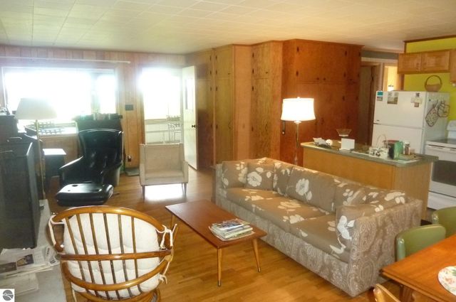 2898 Glory Road, Frankfort, MI 49635