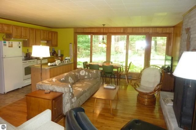 2898 Glory Road, Frankfort, MI 49635