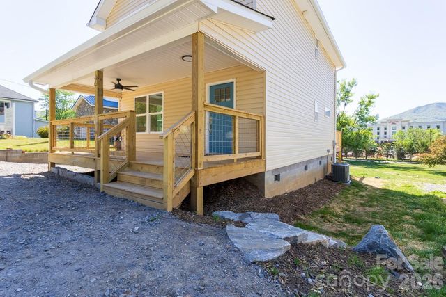 46 Vance Avenue, Black Mountain, NC 28711